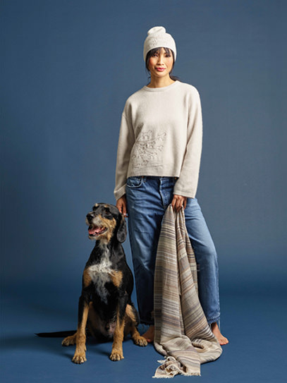 Sweater „Brigitte Doglover“; Plaid „Gipsy“ grayge shades