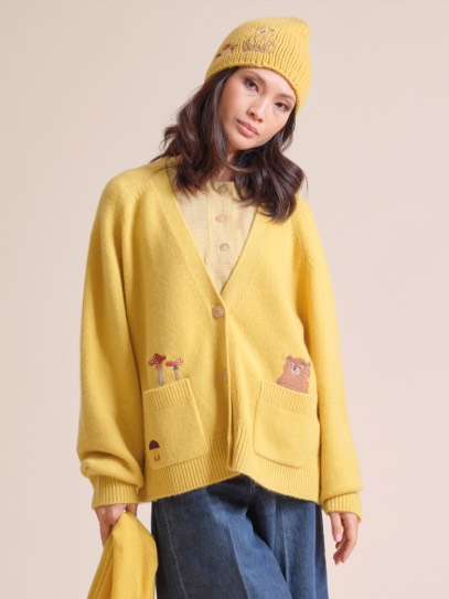 Cardigan &bdquo;Philippa Bear&ldquo;La Forestière; Sweater &bdquo;Mona&ldquo; stripes; Hat &bdquo;Pauli&ldquo; Bear La Forestière