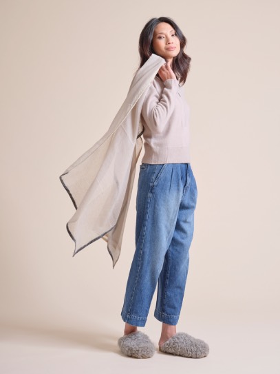 Sweater &bdquo;Greta&ldquo;; Shawl &bdquo;Diamond Felted&ldquo;