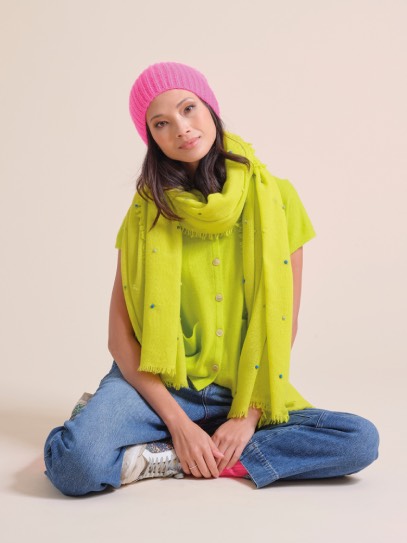 Vest &bdquo;Gina&ldquo; Shawl &bdquo;Sparkle&ldquo;; Hat &bdquo;Patent&ldquo; Degradee
