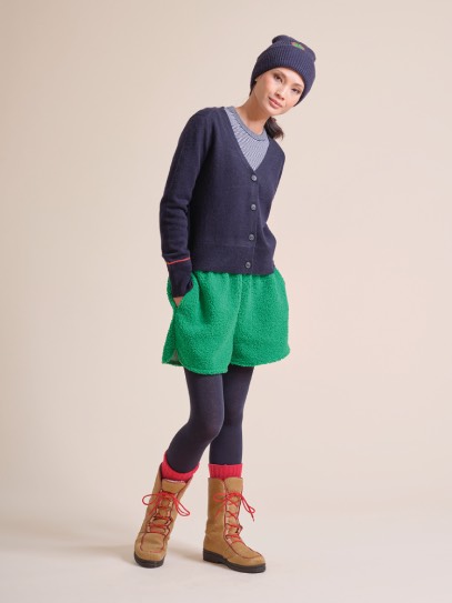 Cardigan &bdquo;Gwin Shamrock&ldquo; La Forestière; Sweater &bdquo;Vento&ldquo; Stripes; Hat &bdquo;Ali low&ldquo; Shamrock