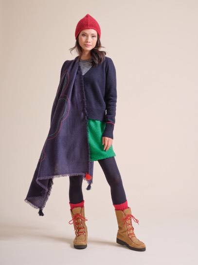 Cardigan &bdquo;Gwin Shamrock&ldquo; La Forestière; Sweater &bdquo;Vento&ldquo; Stripes; Hat &bdquo;Emilia&ldquo;