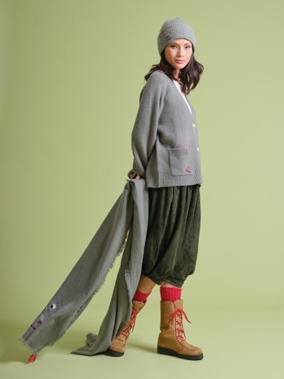 Cardigan &bdquo;Philippa Bird&ldquo; La Forestière; Hat &bdquo;Ali Low Bird&ldquo; Shawl &bdquo;Bird&ldquo;