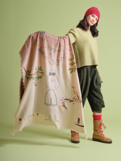Sweater &bdquo;Nina&ldquo; Jacquart stripes; Plaid &bdquo;Deep Forest&ldquo;; Hat &bdquo;Emilia&ldquo;