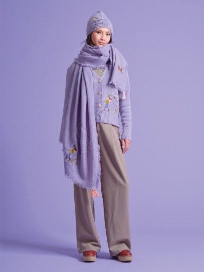Cardigan &bdquo;Gwin Dogwoman&ldquo;; Hat &bdquo;Pauli Dogwoman&ldquo;; Shawl &bdquo;Dogwoman&ldquo;
